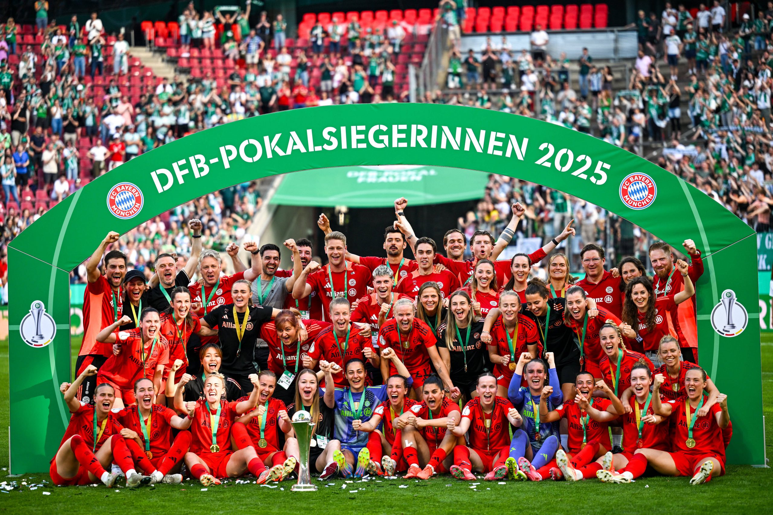 Goldenes Double: Bayern-Frauen krönen ihre Saison mit Pokal-Sieg!