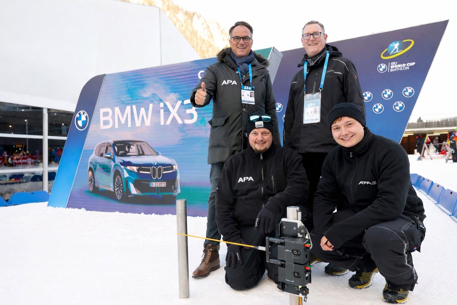 𝗜𝗕𝗨 𝗕𝗠𝗪 𝗕𝗶𝗮𝘁𝗵𝗹𝗼𝗻 𝗪𝗲𝗹𝘁𝗰𝘂𝗽 𝗥𝘂𝗵𝗽𝗼𝗹𝗱𝗶𝗻𝗴 𝗚ä𝗻𝘀𝗲𝗵𝗮𝘂𝘁 𝗶𝗺 𝗖𝗵𝗶𝗲𝗺𝗴𝗮𝘂